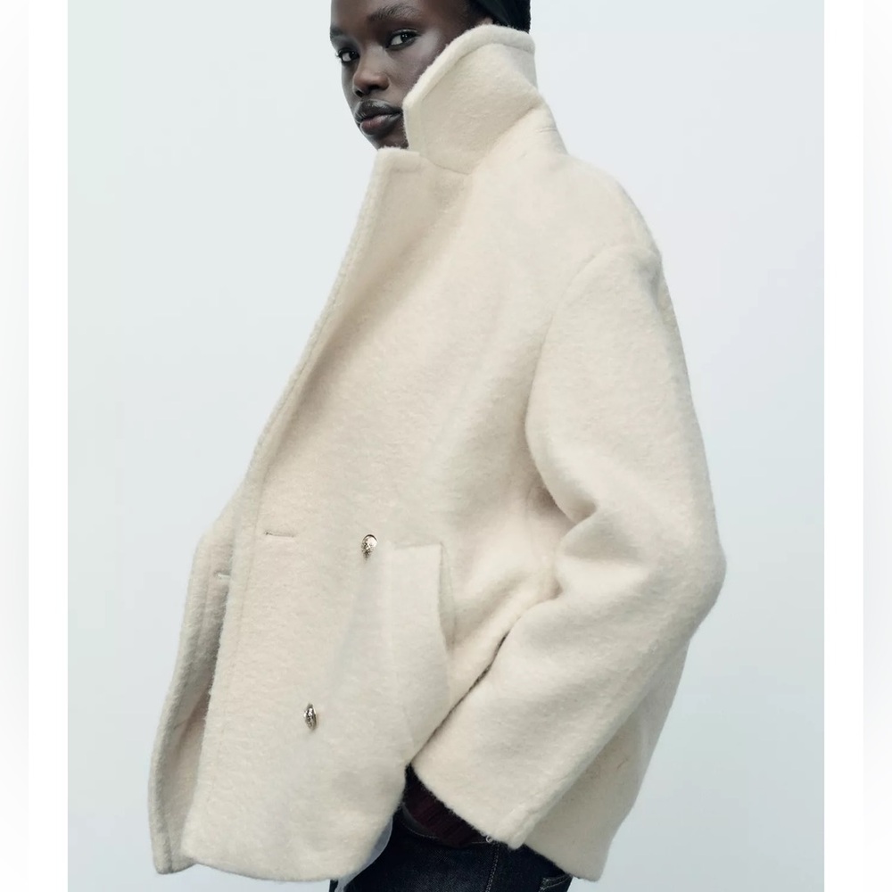 Zara Women’s Cream Bouclè Coat Size‎ X-Large